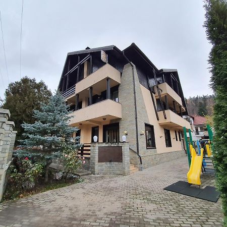 Pensiunea Public House Буштени Экстерьер фото