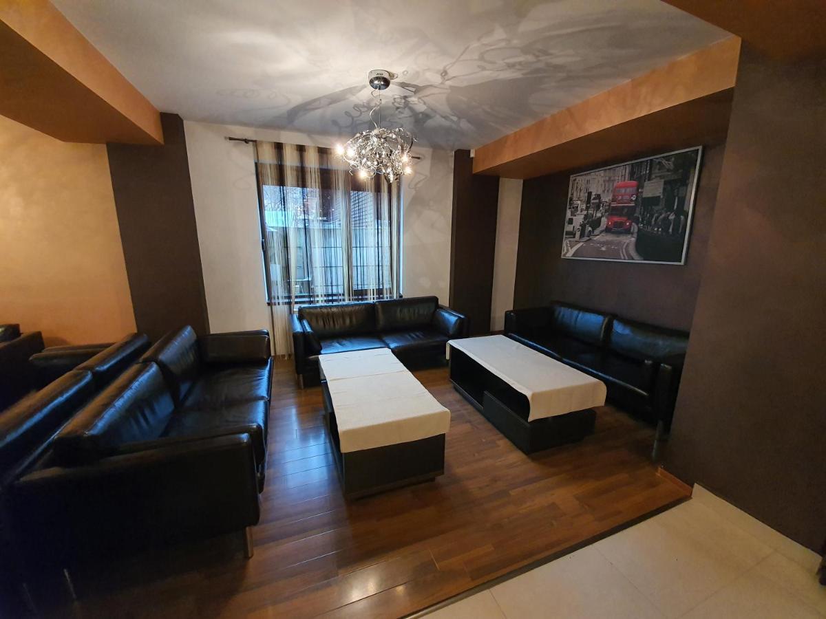 Pensiunea Public House Буштени Экстерьер фото