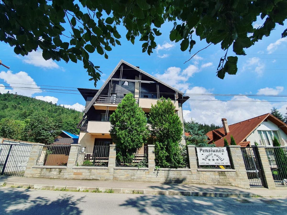 Pensiunea Public House Буштени Экстерьер фото