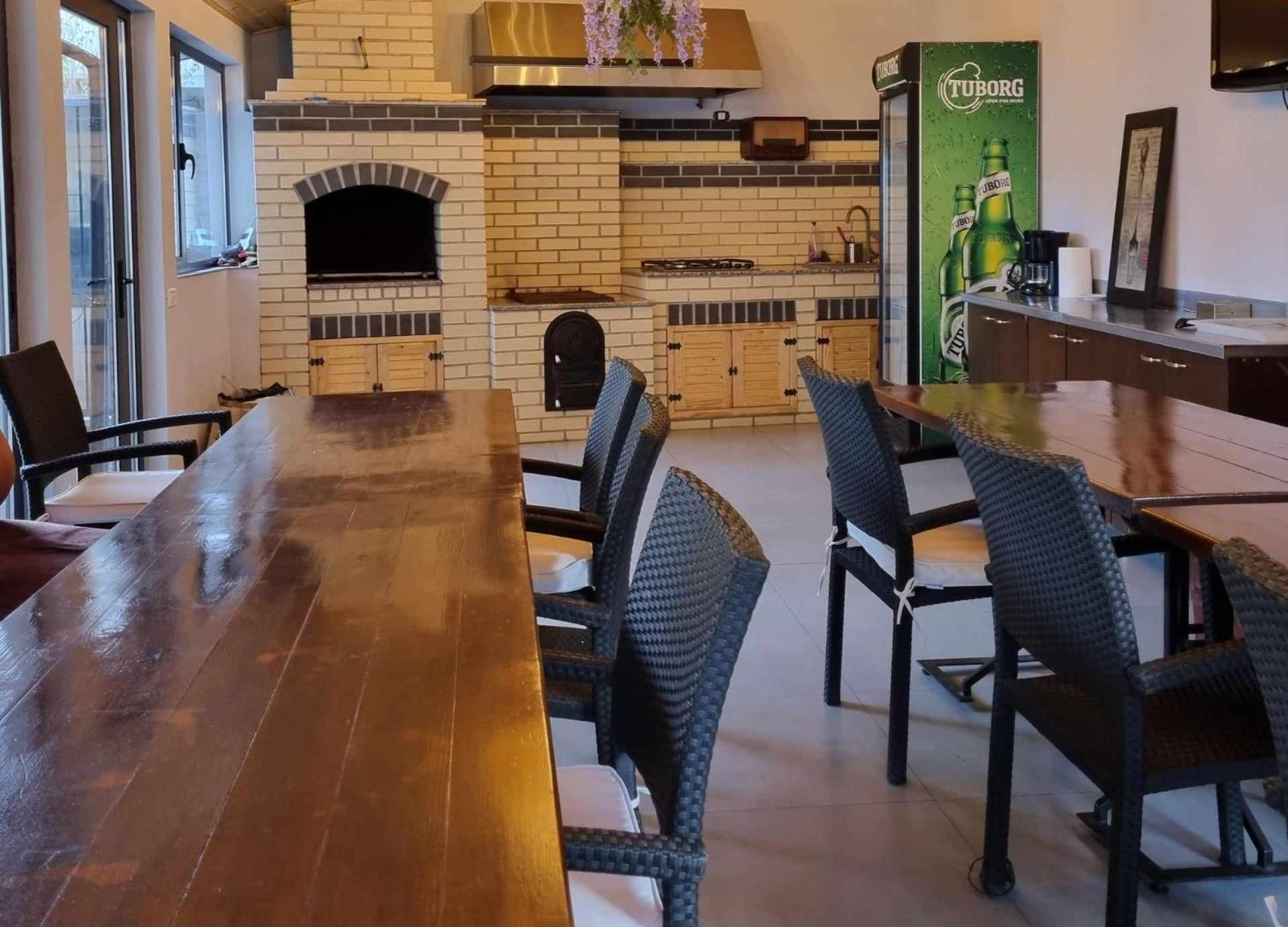 Pensiunea Public House Буштени Экстерьер фото