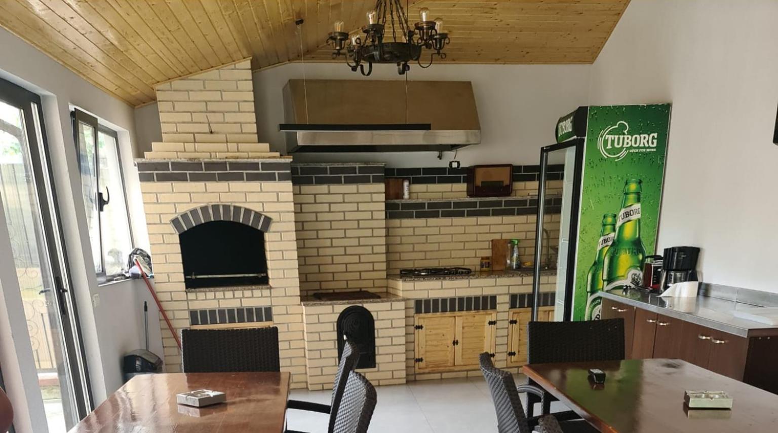 Pensiunea Public House Буштени Экстерьер фото