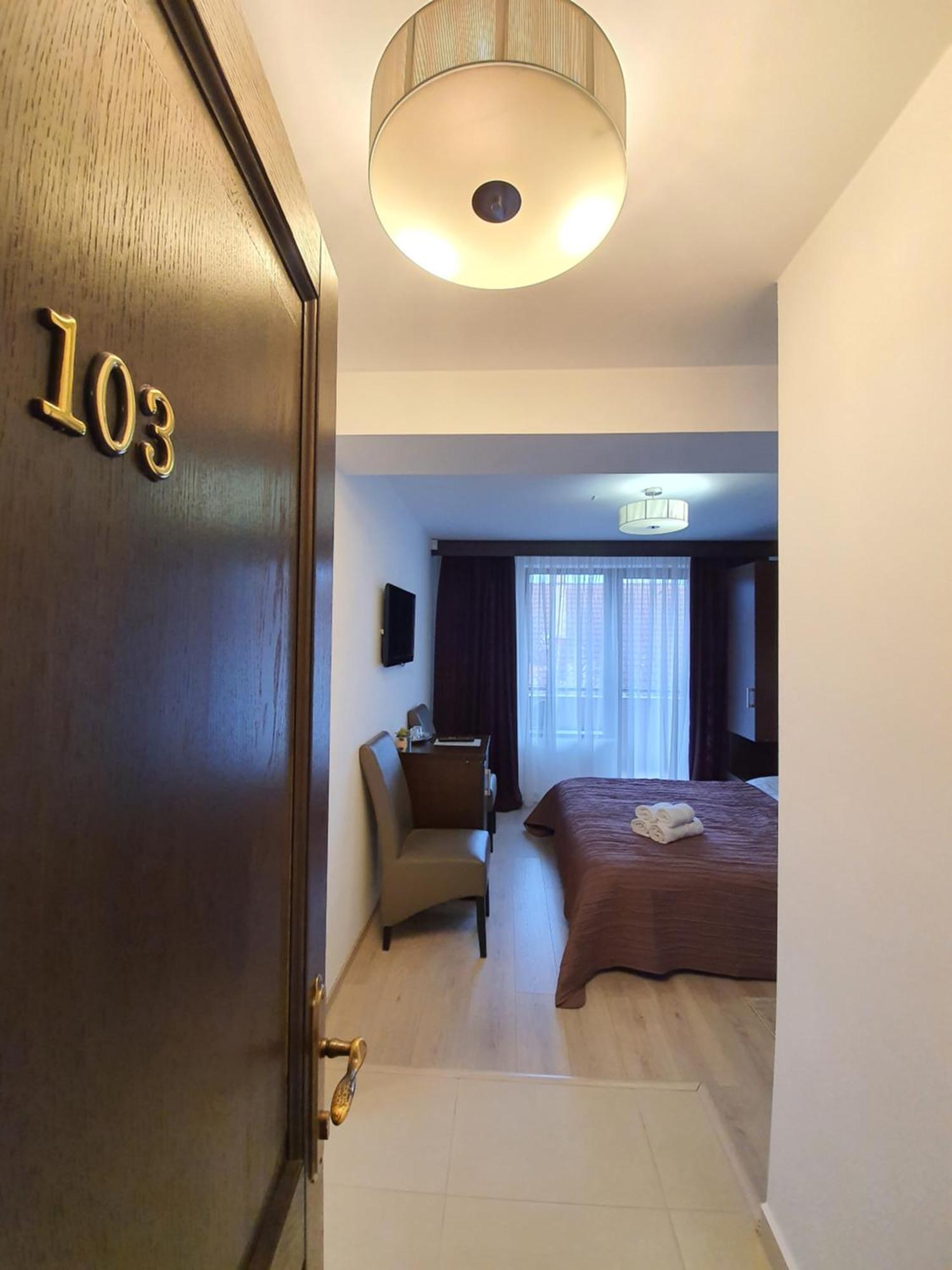 Pensiunea Public House Буштени Номер фото