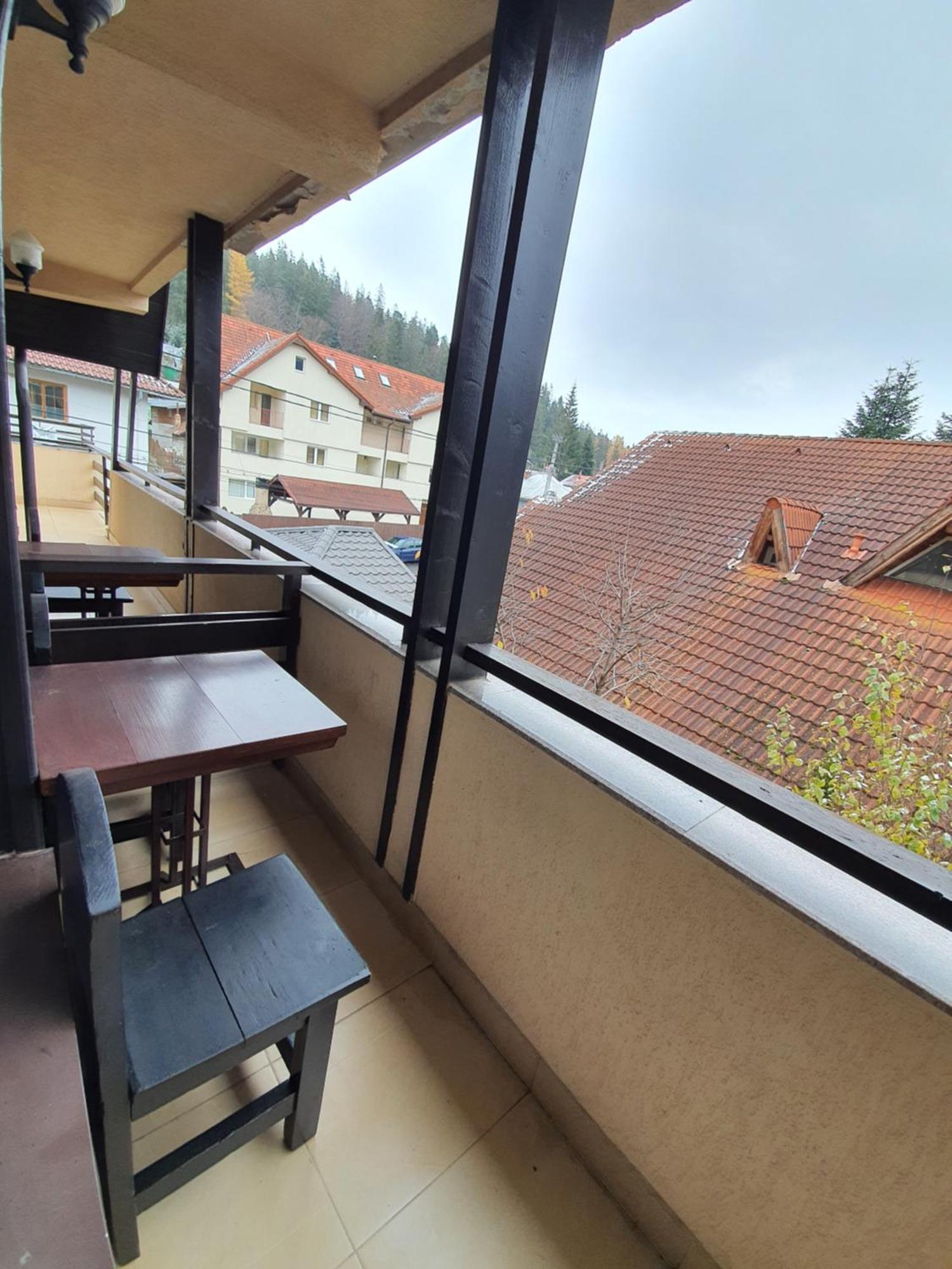 Pensiunea Public House Буштени Номер фото