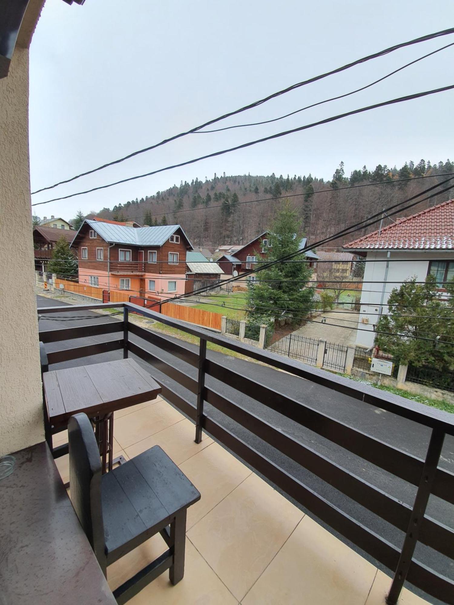 Pensiunea Public House Буштени Номер фото