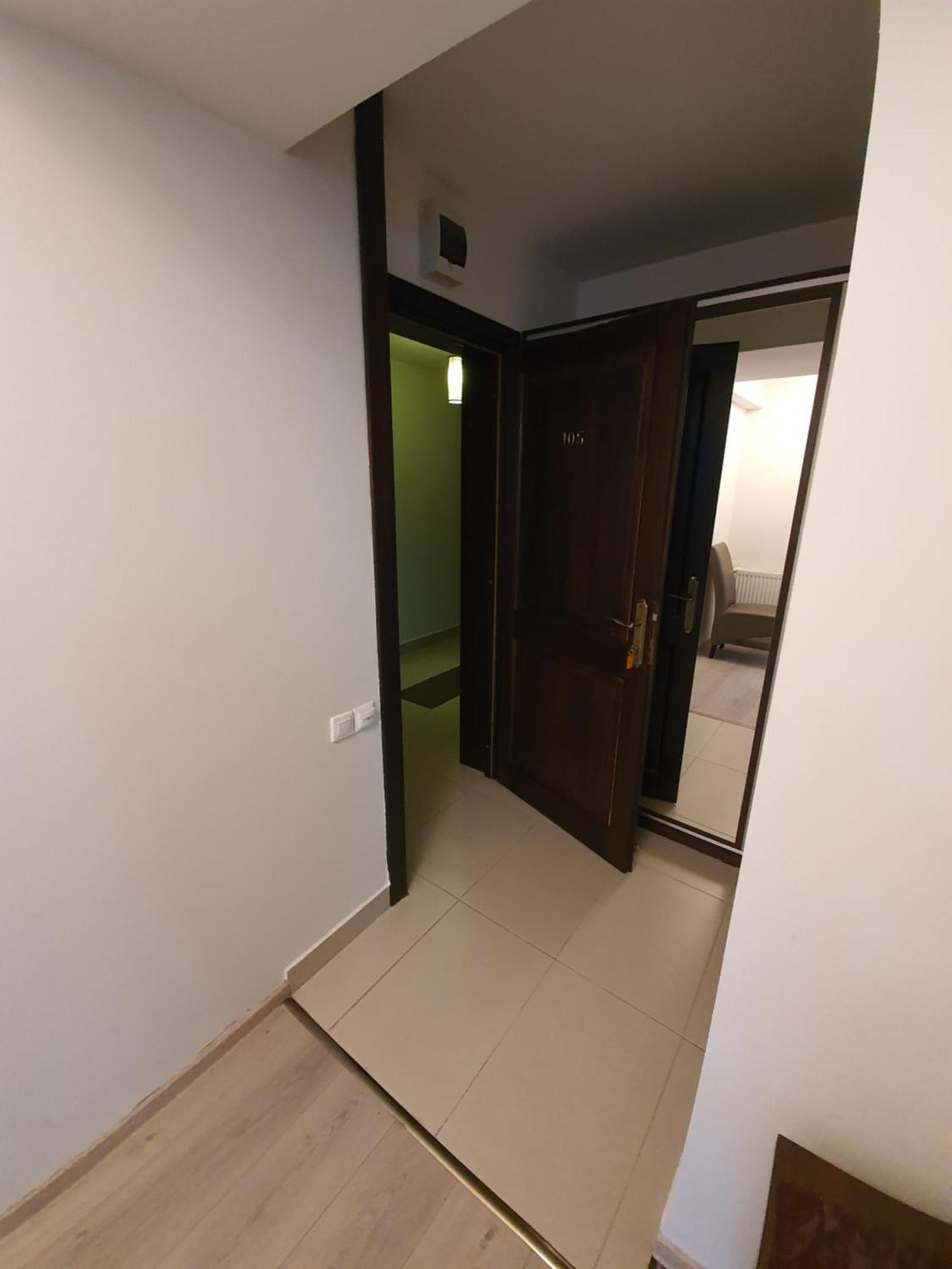 Pensiunea Public House Буштени Номер фото