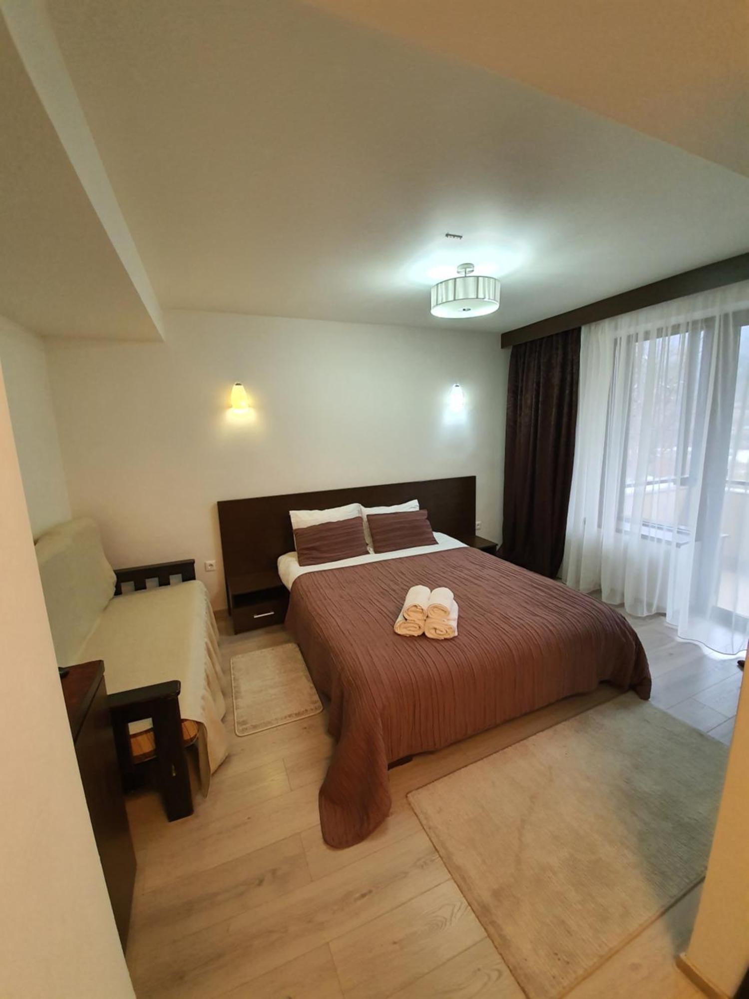 Pensiunea Public House Буштени Номер фото