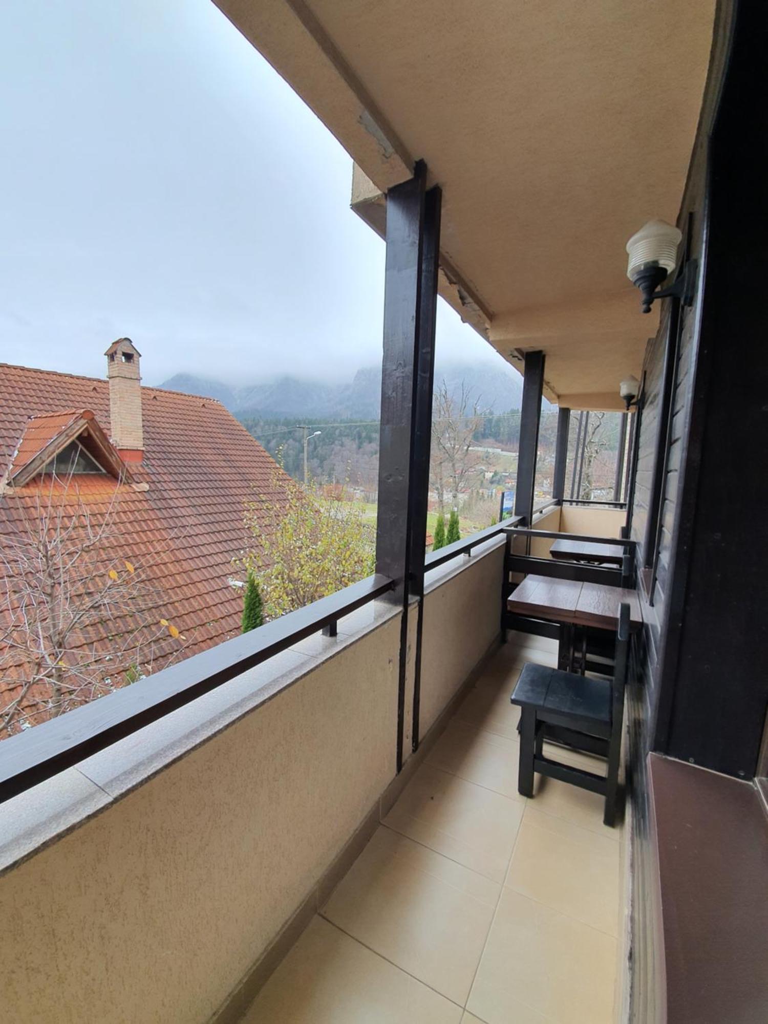 Pensiunea Public House Буштени Номер фото