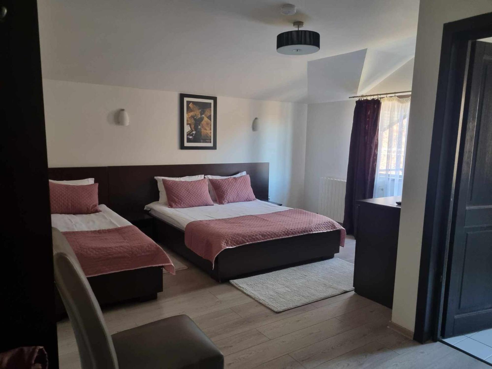 Pensiunea Public House Буштени Экстерьер фото